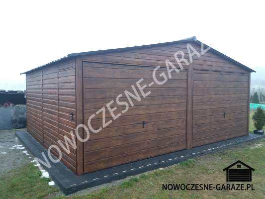 Garaż drewnopodobny 6m x 6m Kolor ścian: Orzech Kolor bram: Orzech